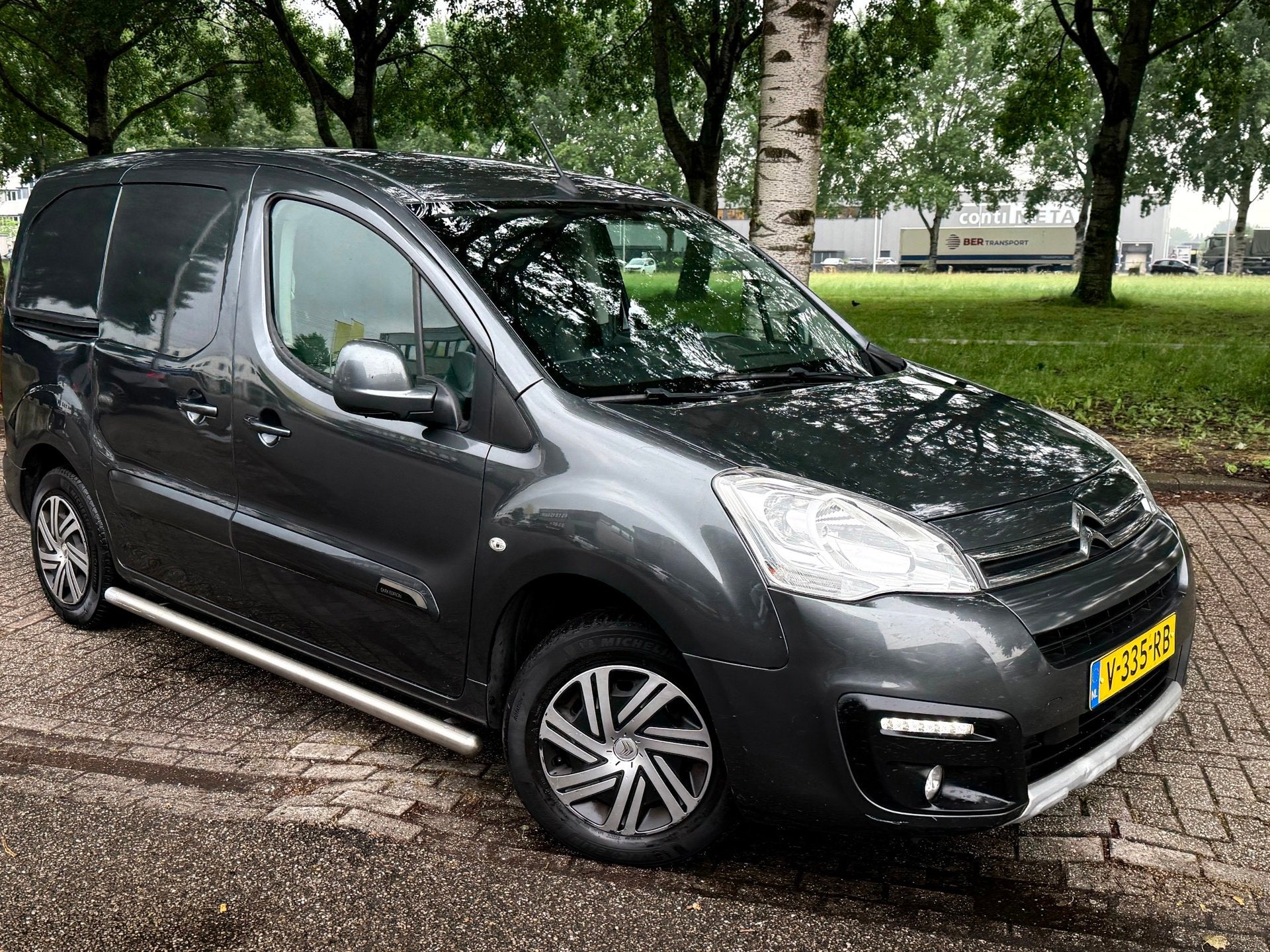 Citroen Berlingo 1.6 BlueHDI 75 dark edition. Leder, Auto's, Bestelauto's, Voorwielaandrijving, Gebruikt, Euro 6, 4 cilinders