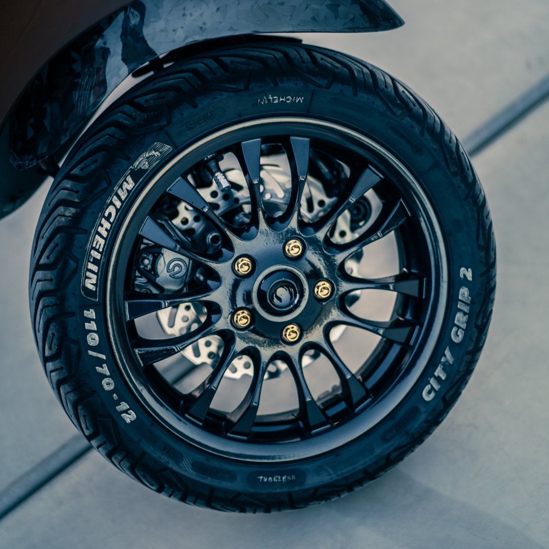 Gezocht: vespa sprint velg, Ophalen of Verzenden