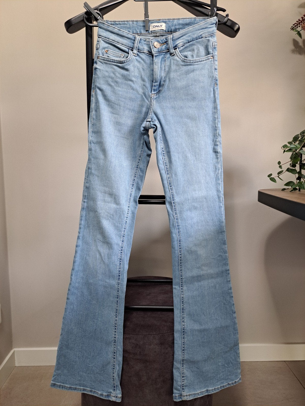 ONLY Flared Jeans lichtblauw maat XS lengte 30, Blauw, Ophalen of Verzenden, W27 (confectie 34) of kleiner, ONLY