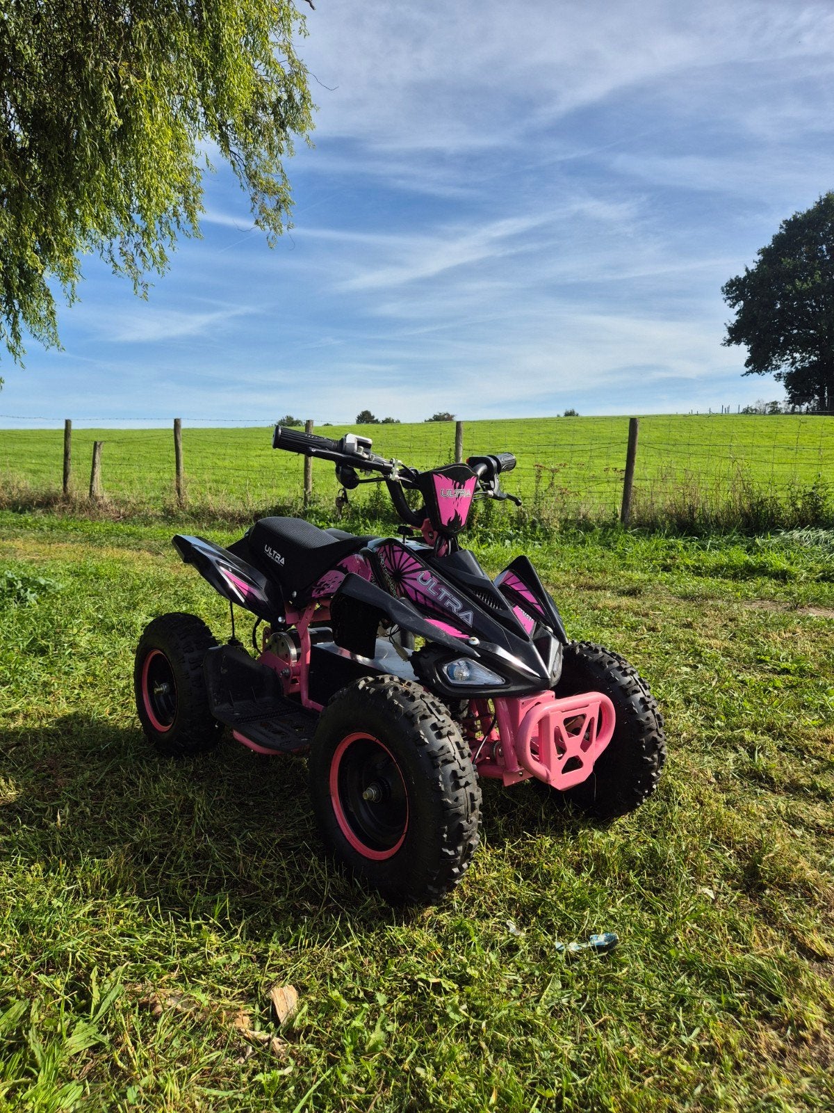 Elektrische kinderquad - Roze/Zwart - Zo goed als nieuw, Motoren, 1 cilinder, 11 kW of minder