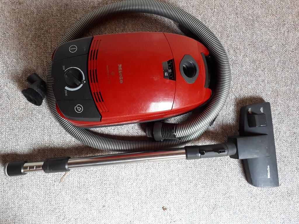 miele stofzuiger 2000 W, Witgoed en Apparatuur, Stofzuigers, Gebruikt, Miele, 1600 tot 2000 watt, Stofzak, Ophalen