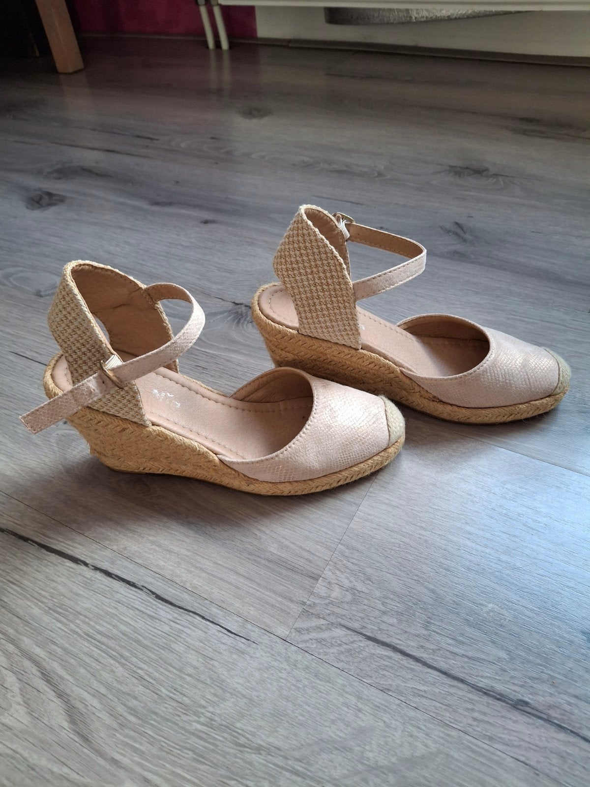Roze Parelmoer Espadrilles met sleehak 37, Nio nio, Ophalen of Verzenden, Zo goed als nieuw, Espadrilles of Moccasins