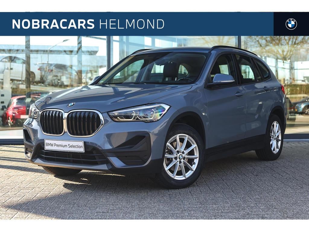 BMW X1 sDrive18i High Executive / Adaptieve LED / Head-Up /, Gebruikt, Met garantie (alle), Handgeschakeld, 3 cilinders