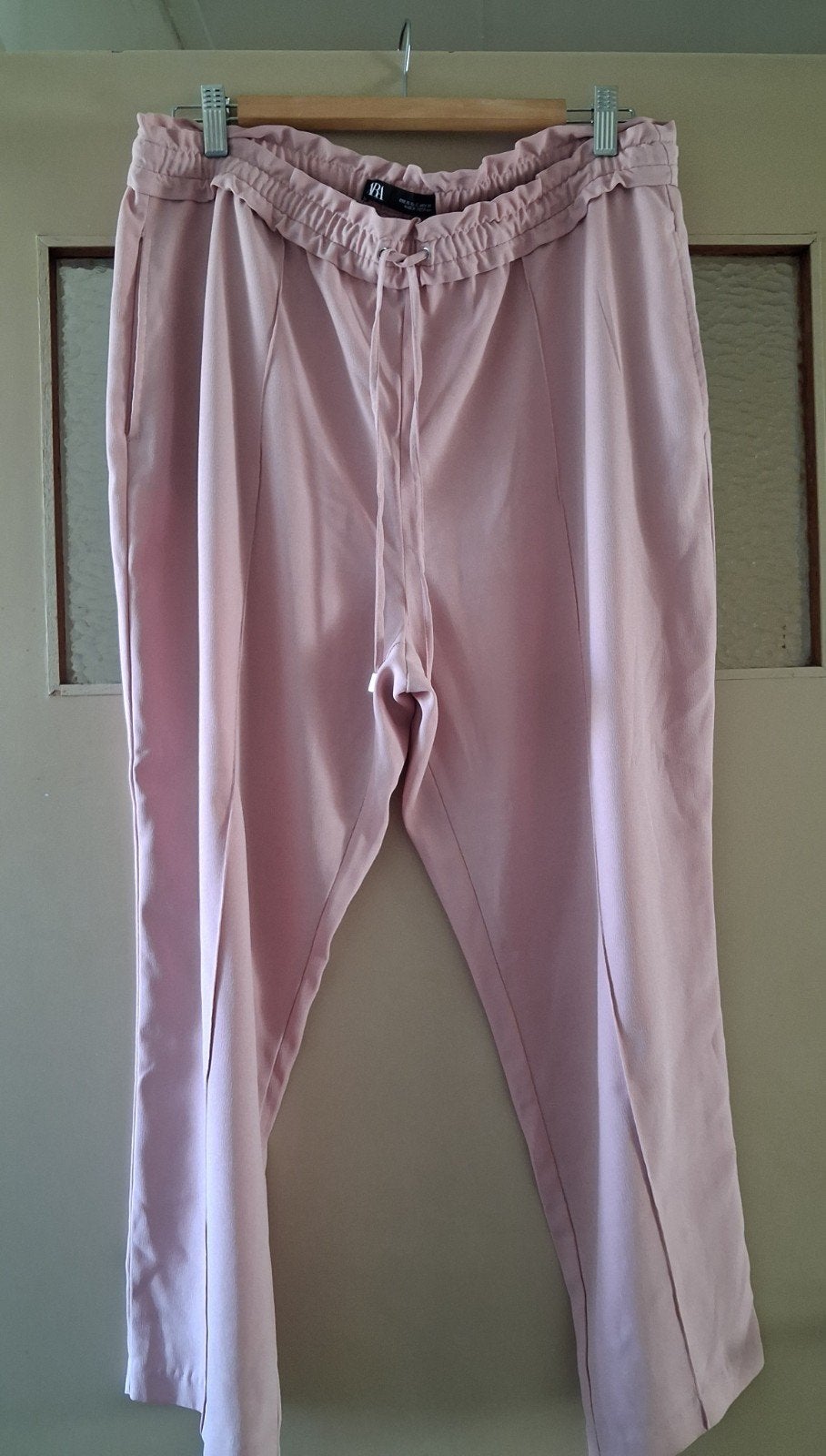Zara roze broek met elastische tailleband - Maat XL, Zara, Maat 46/48 (XL) of groter, Ophalen of Verzenden, Zo goed als nieuw
