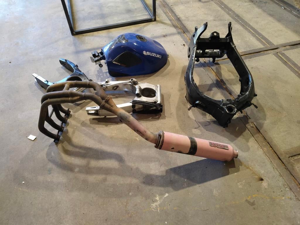 Suzuki srad 600 onderdelen, Ophalen
