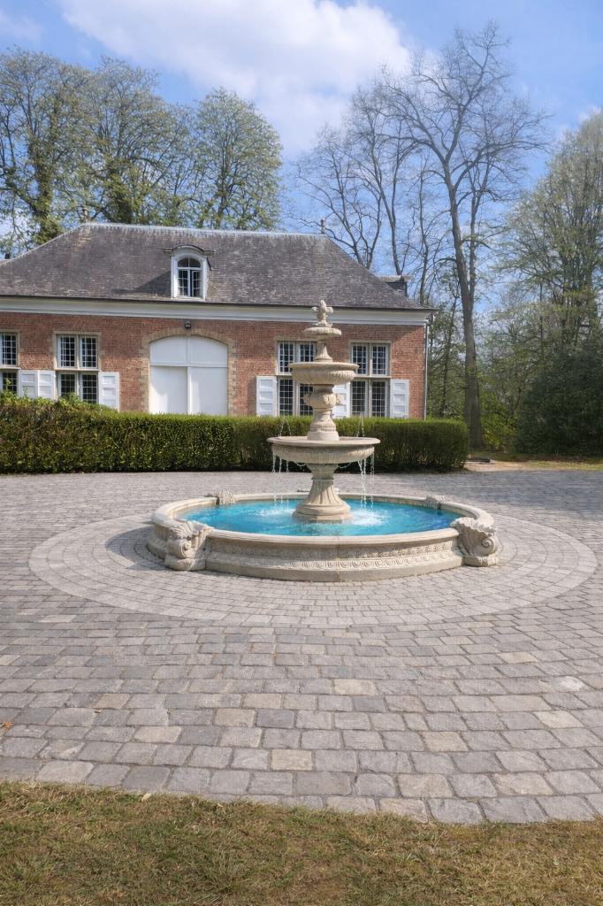 Engelse fontein met rand, Ophalen, Nieuw, Beton, Fontein