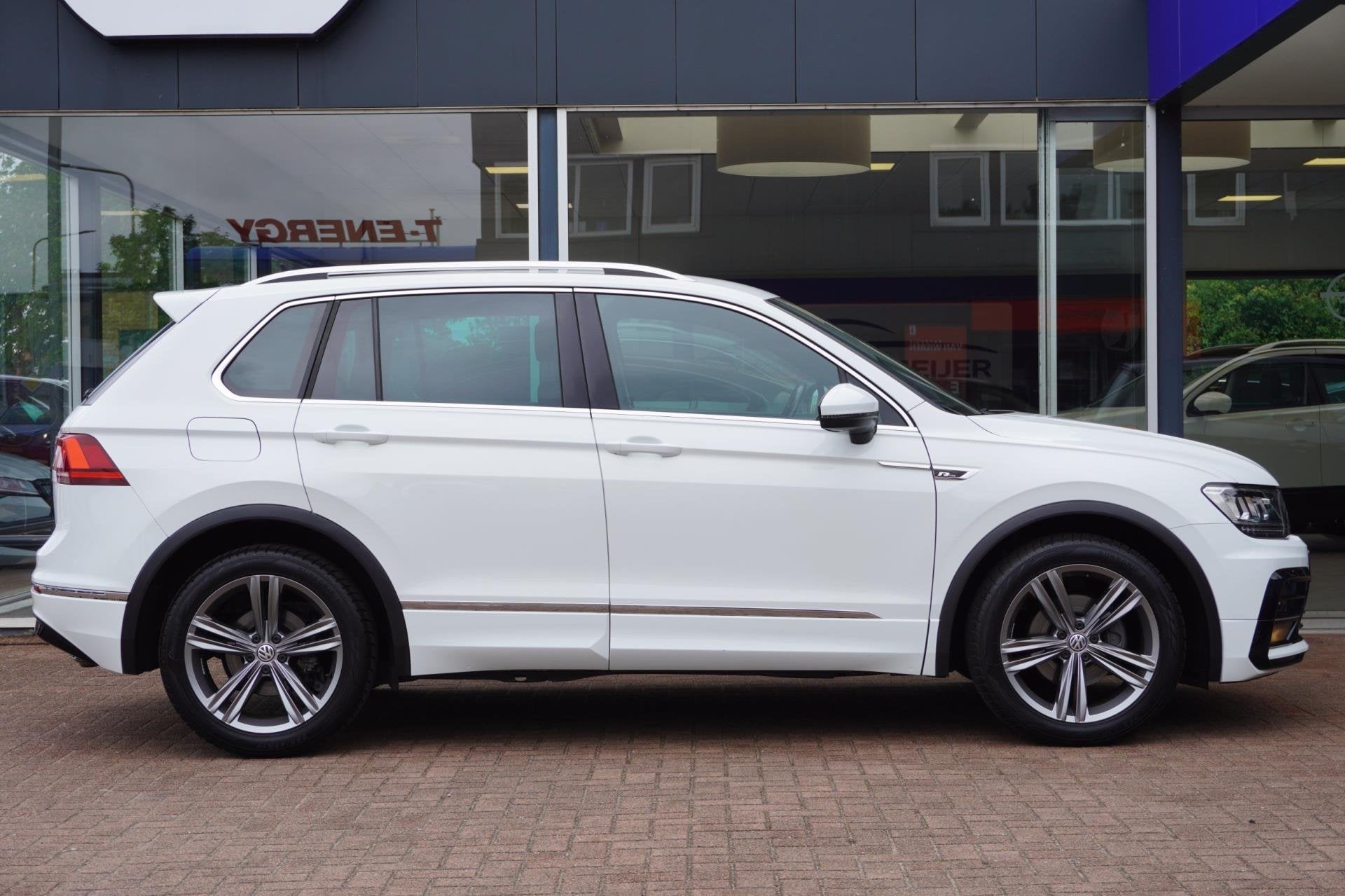 Volkswagen Tiguan 1.5 TSI ACT Highline Business Rline | Auto, Auto's, Dealer onderhouden, Euro 6, 4 cilinders, 150 pk
