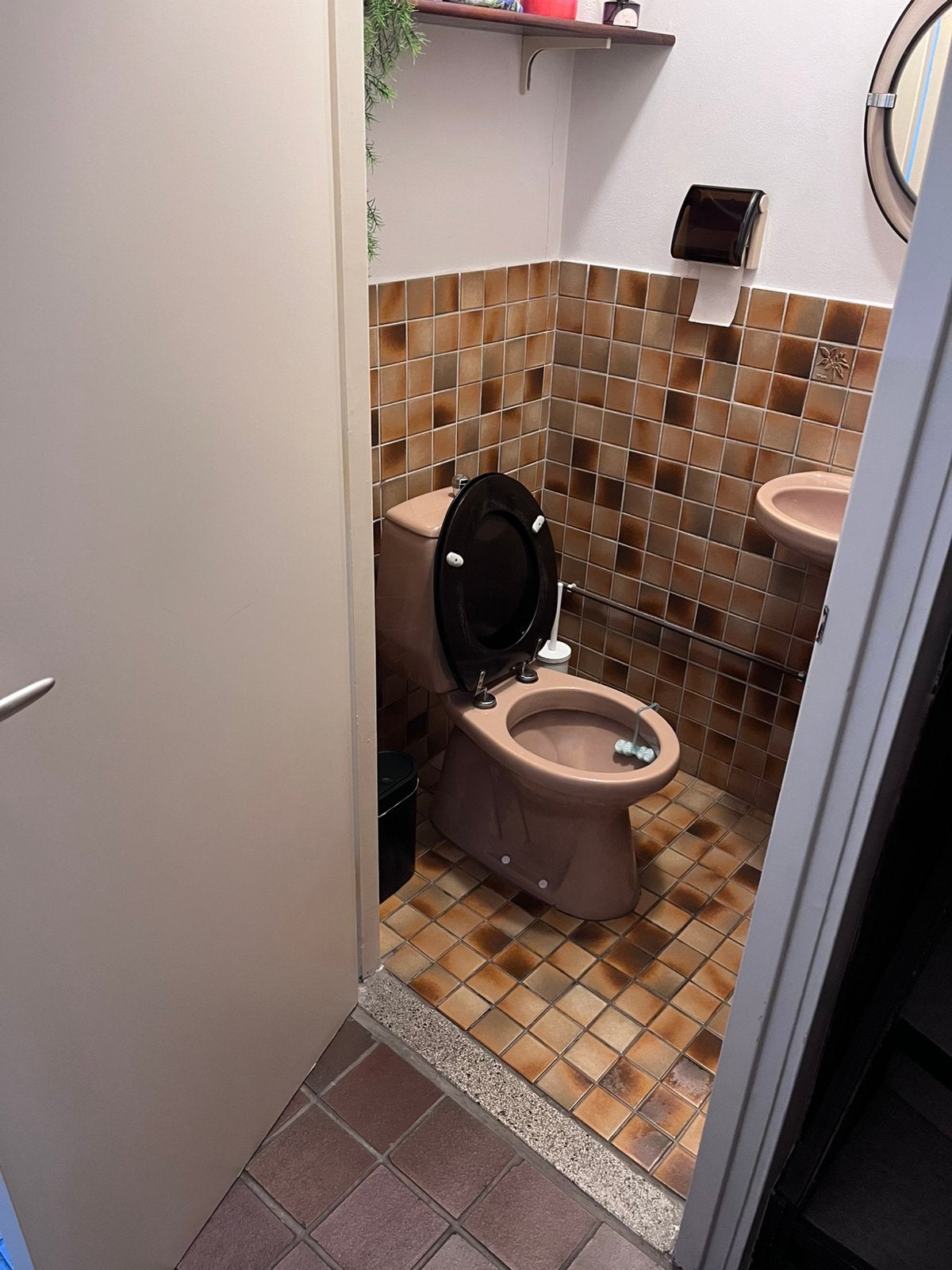 Tegeltjes (4,5 m2), WC en wastafeltje jaren 70 stijl, Ophalen, Gebruikt