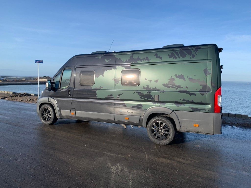 AmorA Spazio 4 met fietsgarage en lengtebedden 180x200cm, Caravans en Kamperen, Overige merken, ESP-stabiliteitscontrole, Buscamper of Camperbus