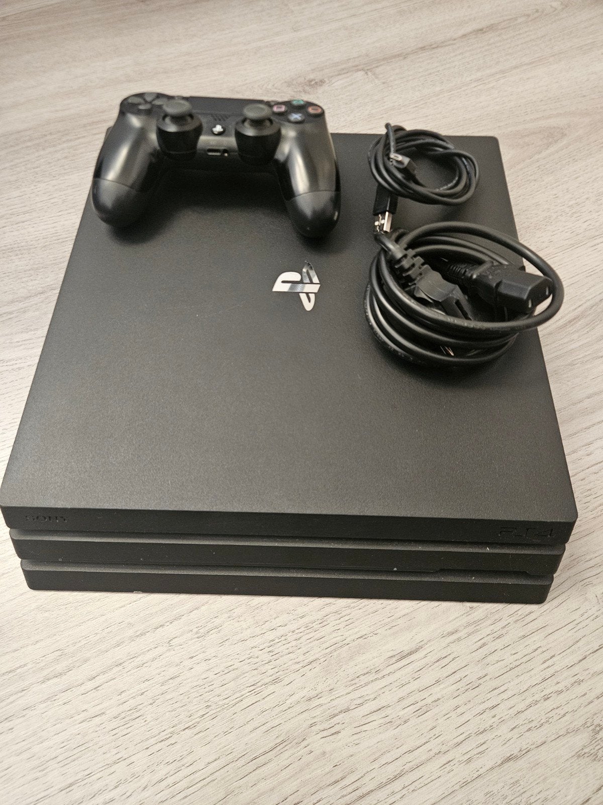 Sony PlayStation 4 Pro 1TB met super lage firmware, Spelcomputers en Games, Spelcomputers | Sony PlayStation 4, Met games, Ophalen of Verzenden