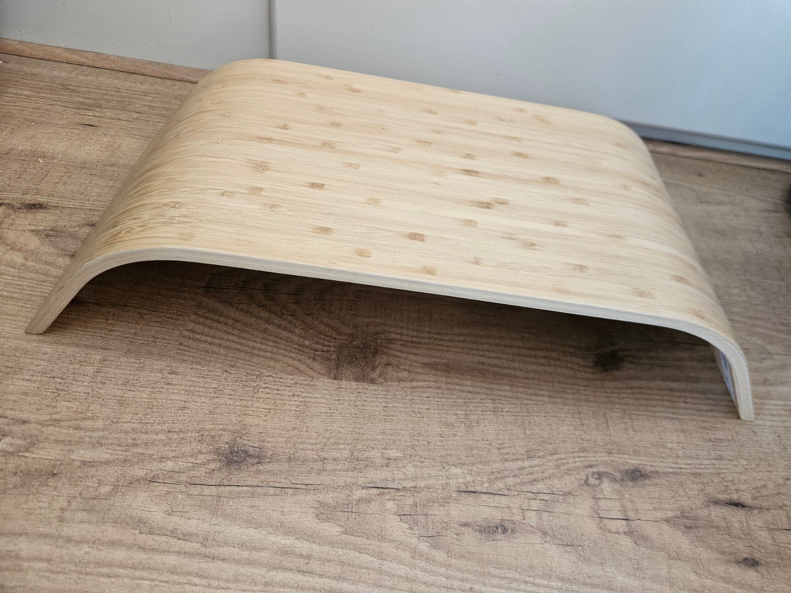 IKEA Sigfinn monitorstandaard van bamboe, Ophalen, Modern, Scandinavisch, Minimalistisch, Zo goed als nieuw, Minder dan 70 cm