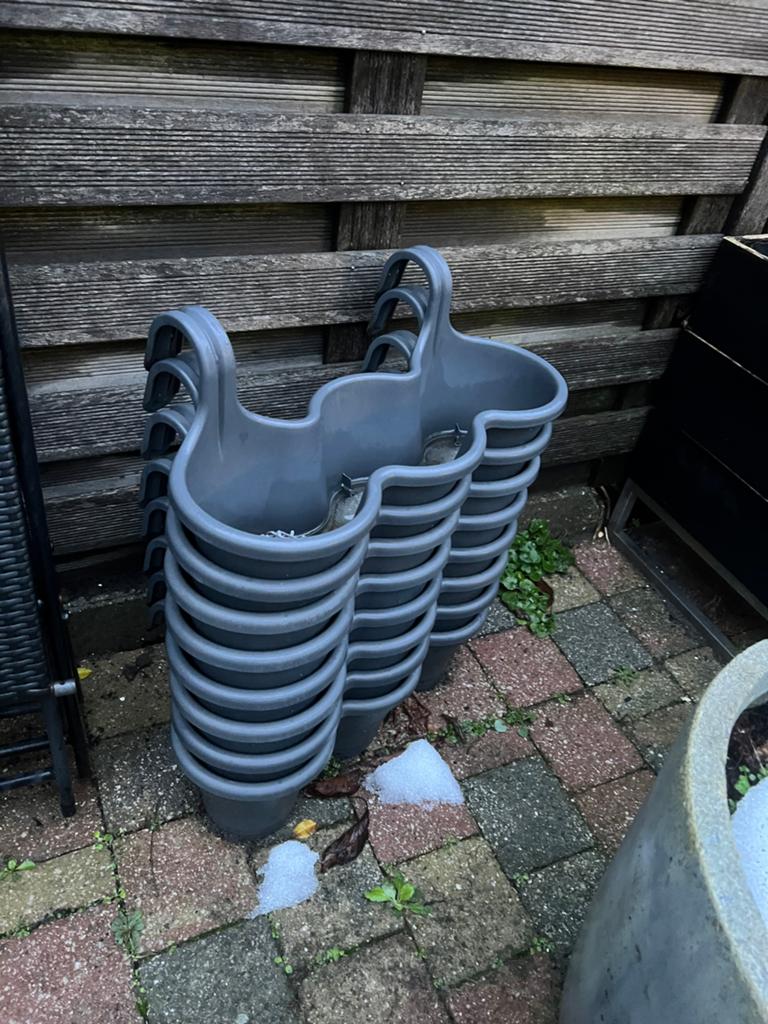 Set van 6 grijze verticale bloempotten, Kunststof, Gebruikt, Balkon, Minder dan 60 cm