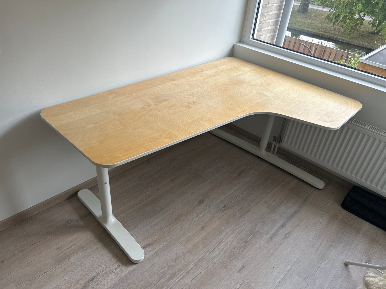 Hoekbureau IKEA Bekant, licht hout, verstelbaar onderstel, Ophalen, Gebruikt, Spaanplaat of MDF, Hoekbureau
