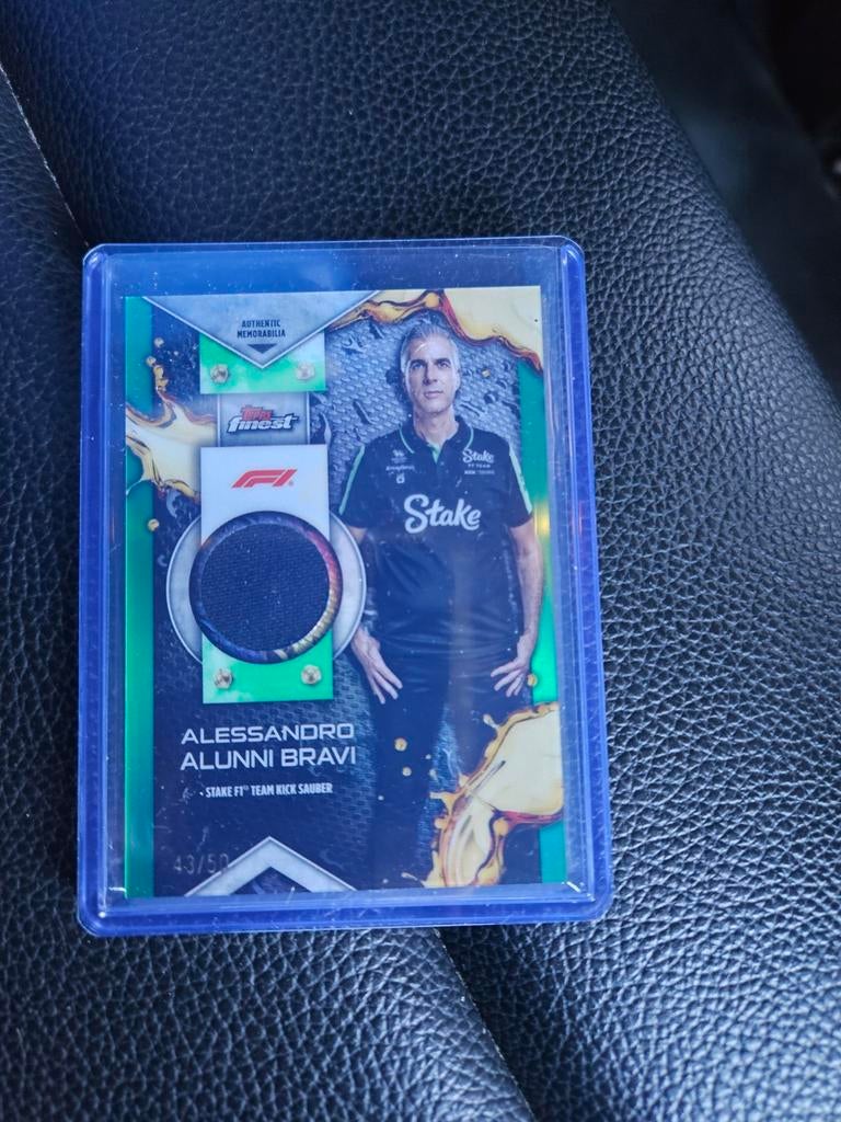 F1r-alu topps finest f1 2024 relic card alunni bravi stake, Hobby en Vrije tijd, Stickers en Plaatjes, Ophalen of Verzenden, Nieuw