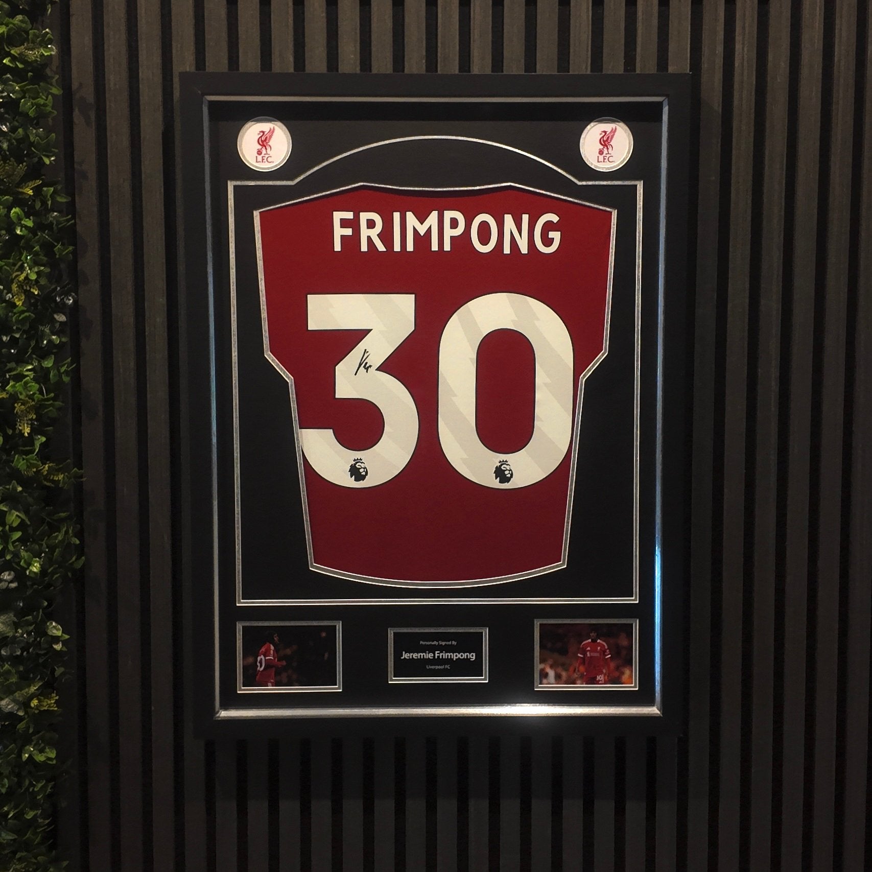 Frimpong gesigneerd shirt Liverpool ingelijst COA en foto, Verzamelen, Sportartikelen en Voetbal, Verzenden, Nieuw, Buitenlandse clubs