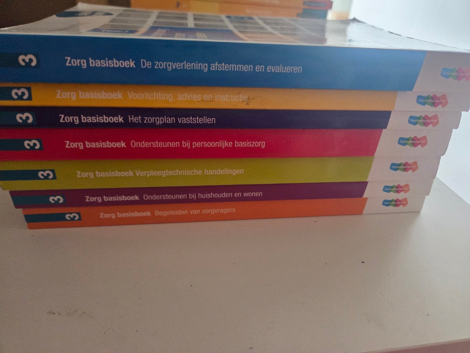Verzorgende IG niveau 3 boeken - ThiemeMeulenhoff, Ophalen of Verzenden, Zo goed als nieuw, MBO, ThiemeMeulenhoff