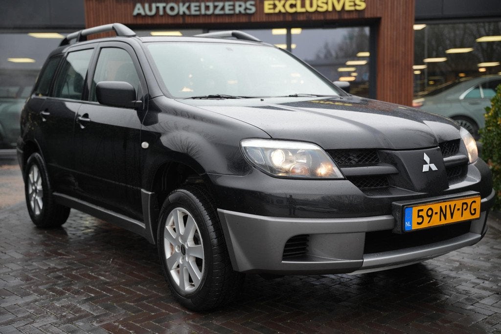 Mitsubishi Outlander 2.0 Comfort Airco Radio/CD Trekhaak, Auto's, Mitsubishi, Voorwielaandrijving, 4 cilinders, Zwart, Handgeschakeld