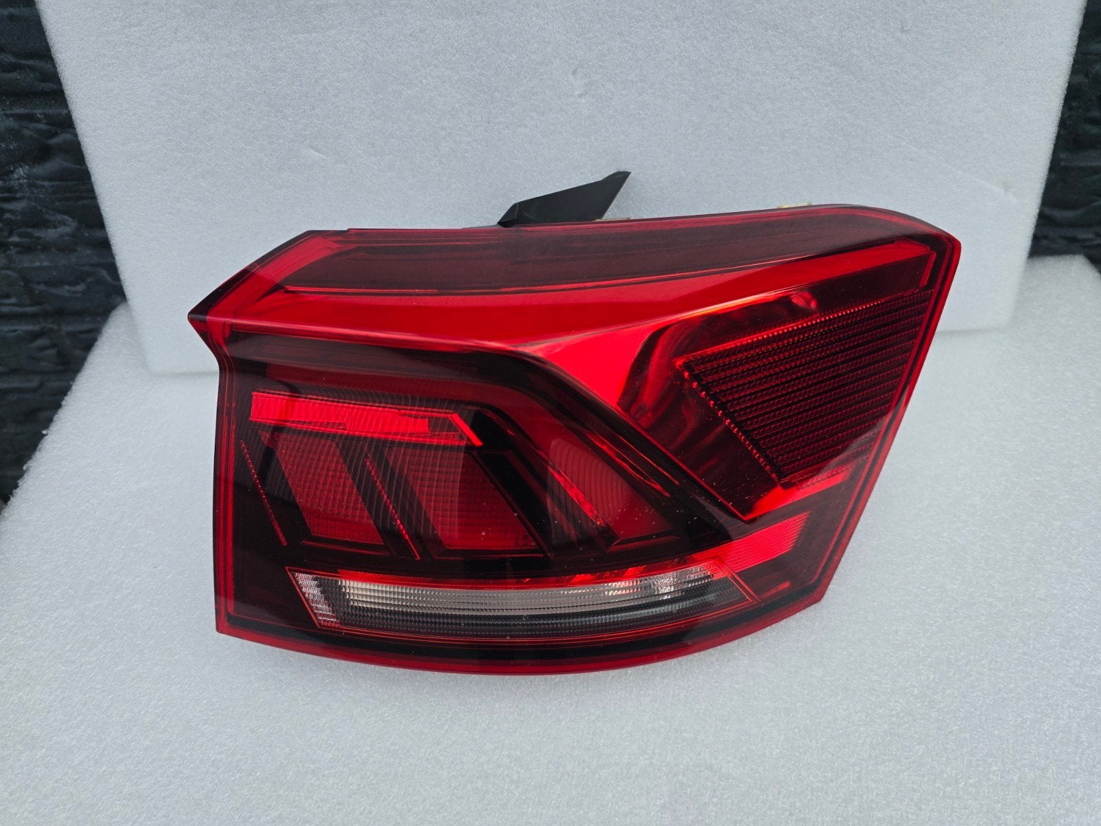 Achterlicht Led rechts VW T-roc facelift bj 2021-2025, Auto-onderdelen, Verlichting, Gebruikt, Volkswagen, Wolfsburg, Ophalen of Verzenden