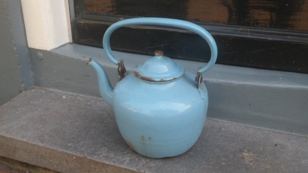 Grote emaillen ketel waterketel kachelketel 30 cm lichtblauw, Antiek en Kunst, Antiek | Emaille, Ophalen of Verzenden