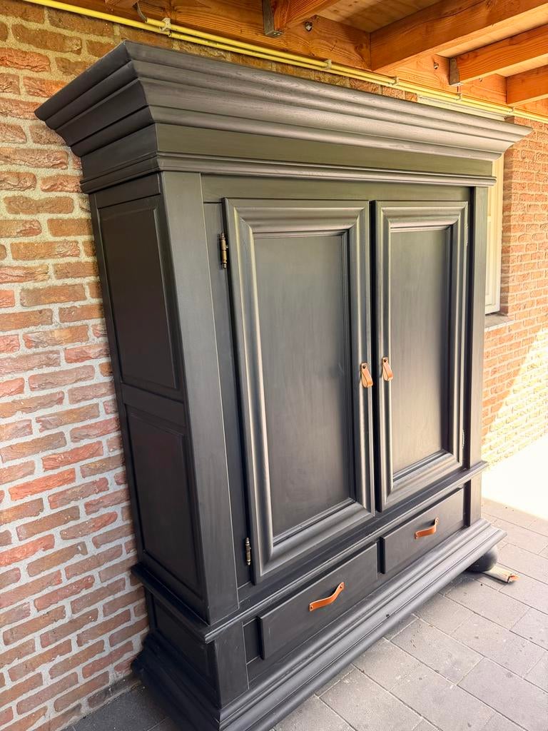 Zwarte brocante kast, volledig opgeknapt, Ophalen, Gebruikt, 150 tot 200 cm, Met lade(s)