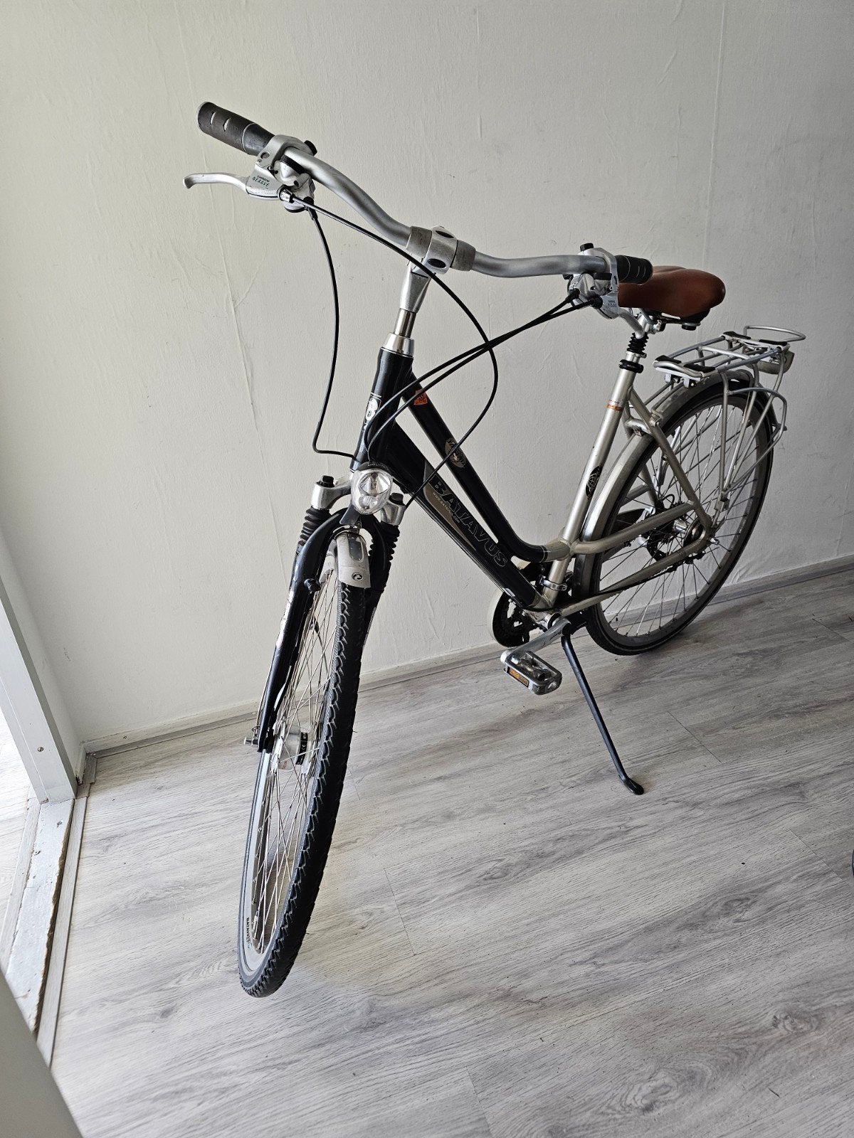 fietsen 28 inch damesfiets, Ophalen, Zo goed als nieuw, Batavus, Versnellingen