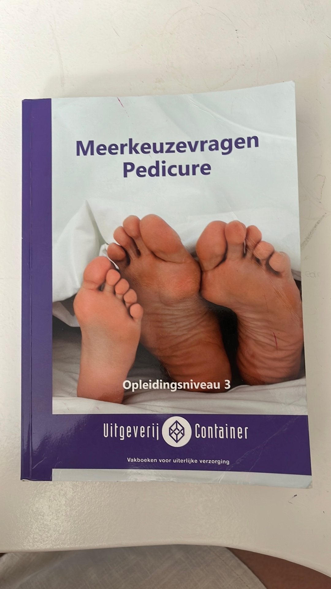 Meerkeuzevragen boek basis pedicure, Boeken, Ophalen of Verzenden, Gelezen