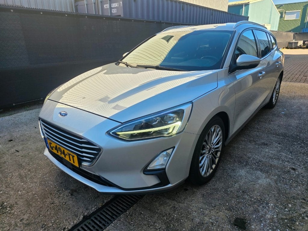 Ford Focus Titanium Business | 120 pk | Navi, Stof, Zwart, 4 cilinders, 140 €/maand