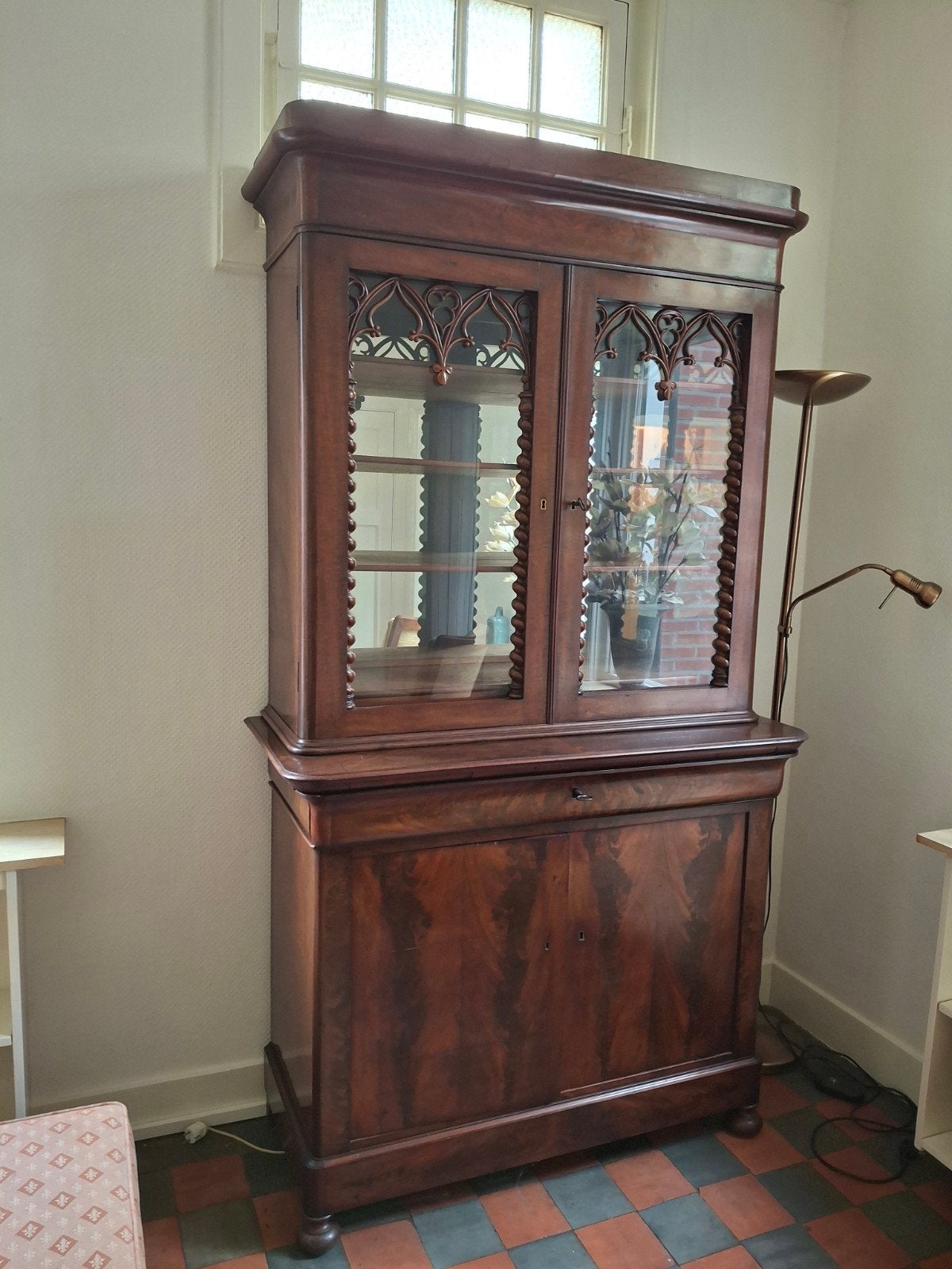 Antieke glasservies kast, Ophalen