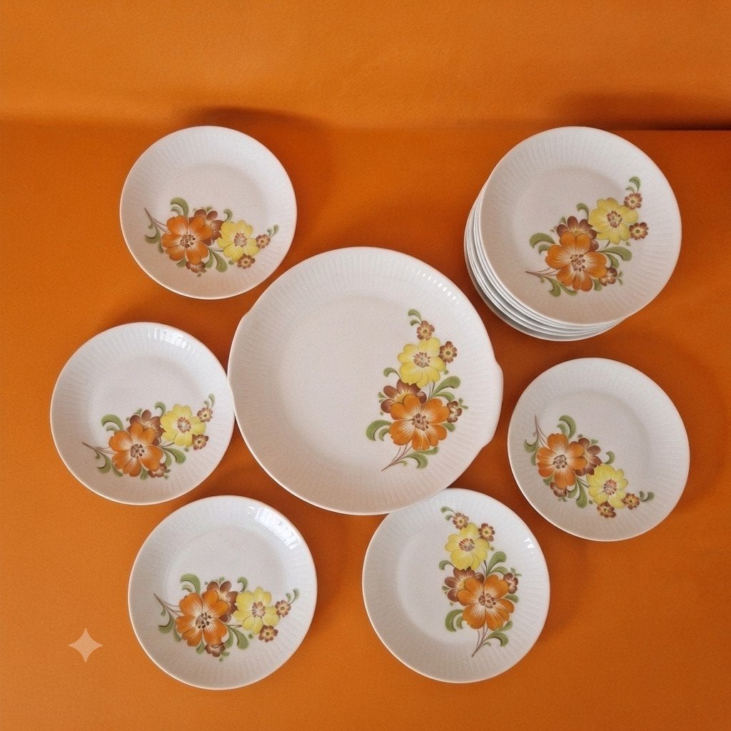 Gebaksset Gebaksstel jaren 60 jaren 70 bloemen servies retro, Ophalen of Verzenden, Huis en Inrichting