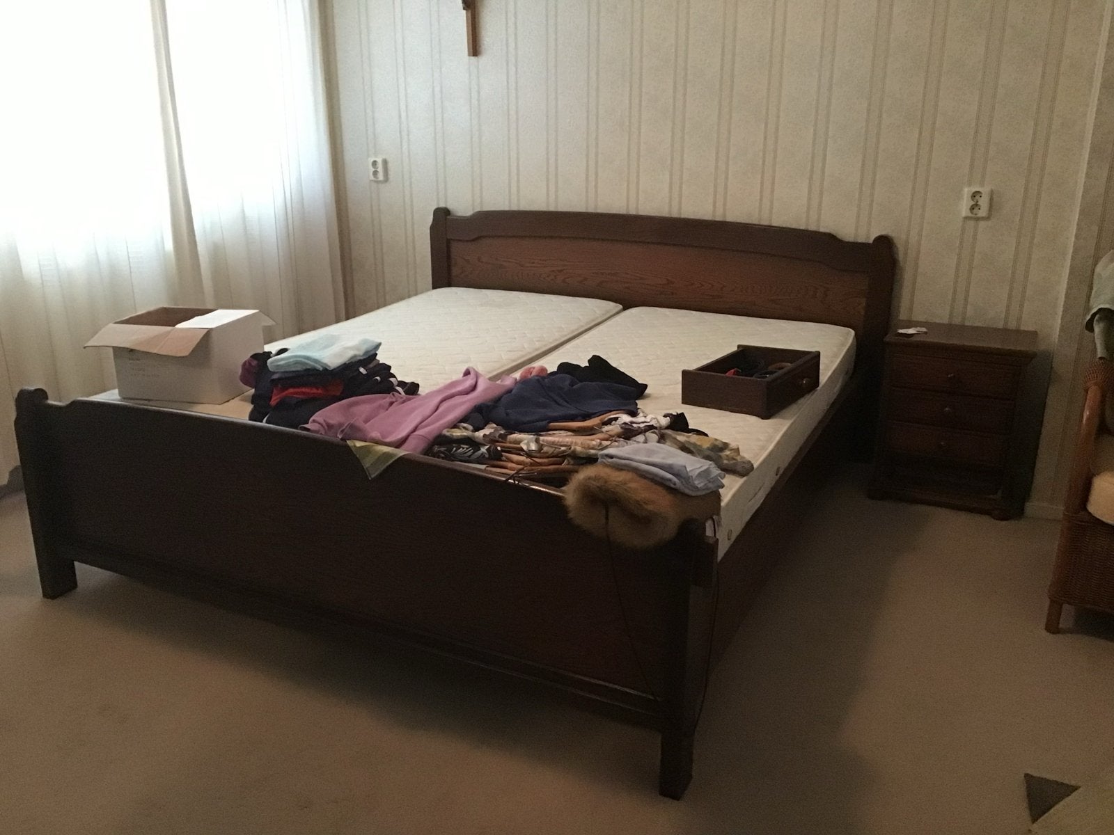 Complete slaapkamer bed, nachtkastje kledingkast. Antiek., Ophalen of Verzenden