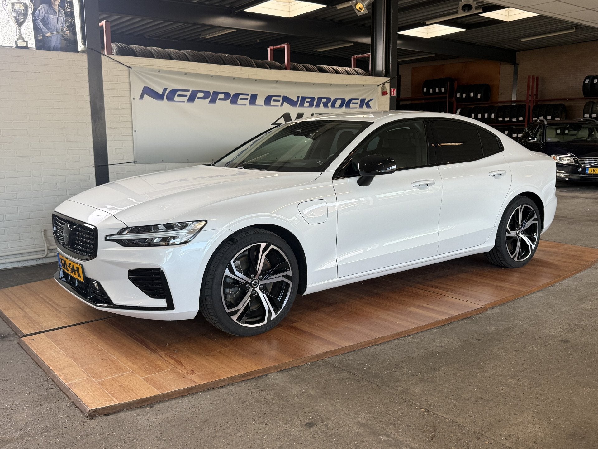 Volvo S60 2.0 Recharge T6 AWD Plus Dark Long Range, Auto's, 12 maanden, Gebruikt, Euro 6, 4 cilinders