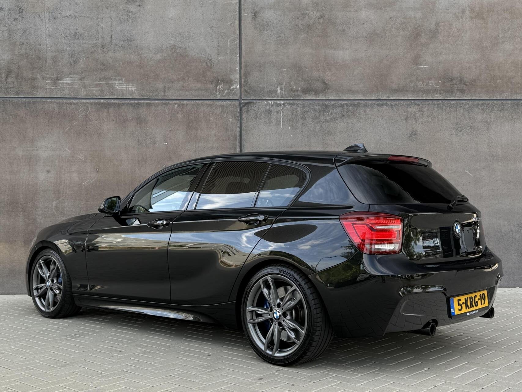 BMW 1-serie M135i High Executive | Orgineel NL | Navigatie |, Auto's, BMW, Euro 5, Achterwielaandrijving, Gebruikt, Zwart