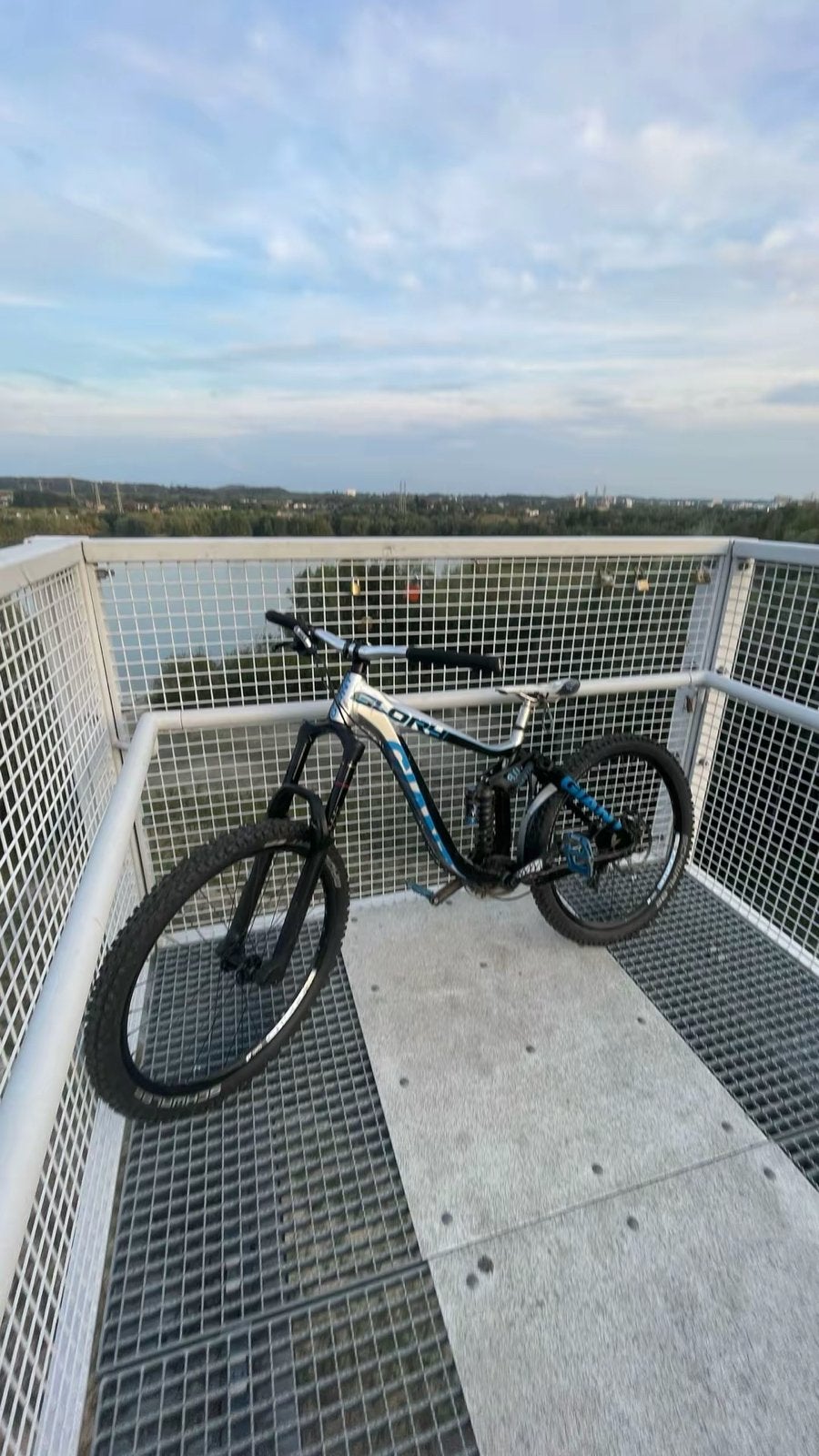 Giant glory slopestyle te ruil voor andere enduro/slopestyle, 24 inch of meer, Gebruikt, Stuur 360° draaibaar, Aluminium
