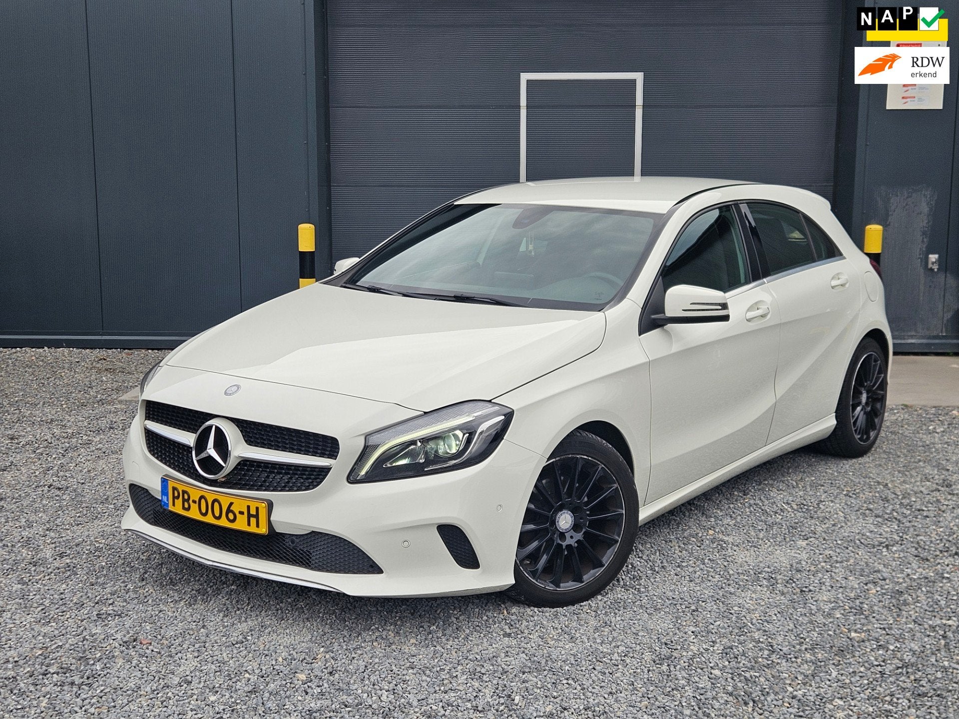 Mercedes-Benz A-klasse 180 Business Solution, Gebruikt, 4 cilinders, Leder en Stof, 19 km/l