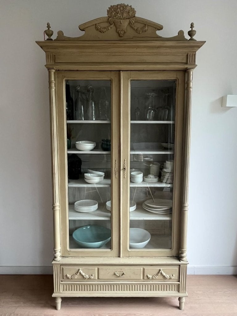 Antieke vitrine- /servieskast