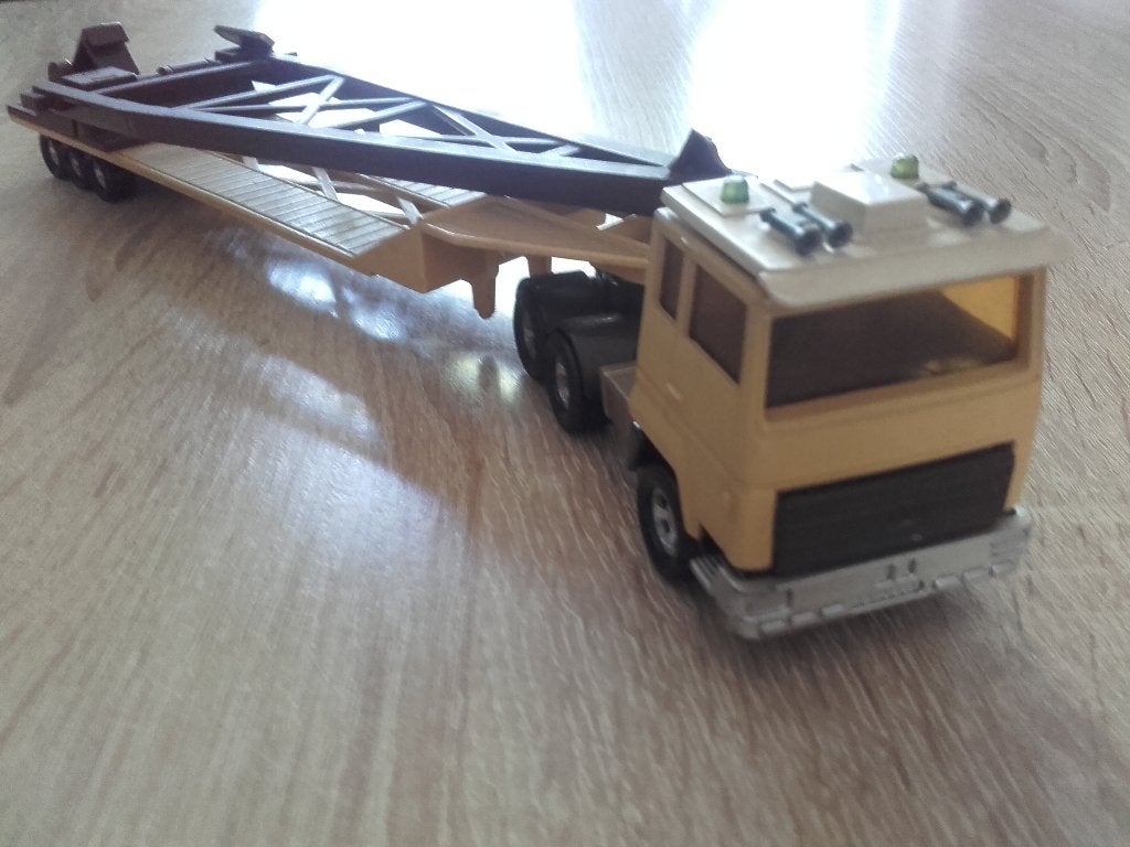 Berliet met dieplader matchbox, Hobby en Vrije tijd, Modelauto's | 1:50, Ophalen of Verzenden, Gebruikt, Bus of Vrachtwagen, Matchbox
