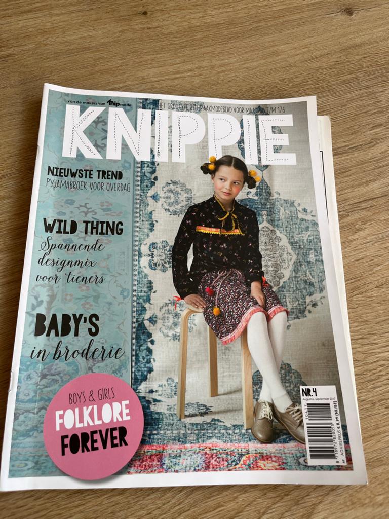 Knippie Magazine Nr. 4 - Naaipatronen voor Kinderkleding, Ophalen of Verzenden, Zo goed als nieuw, Overige typen