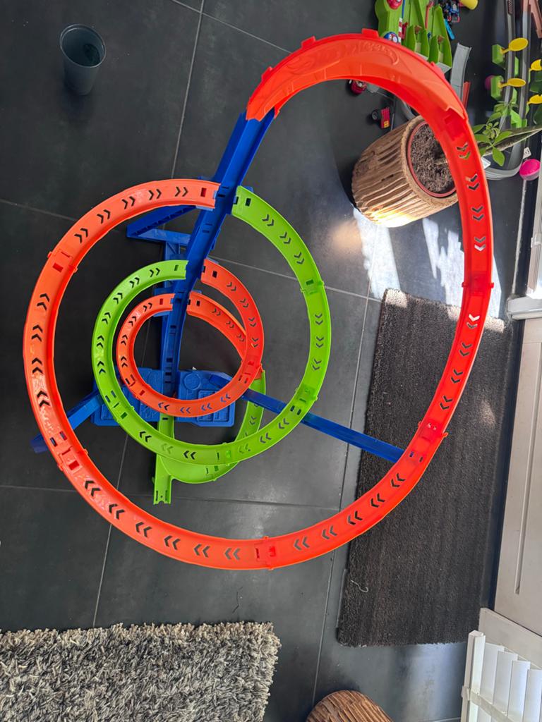 Hot Wheels Action Spiral Speed Crash, Kinderen en Baby's, Speelgoed | Racebanen, Ophalen, Zo goed als nieuw, Elektrisch, Hot Wheels