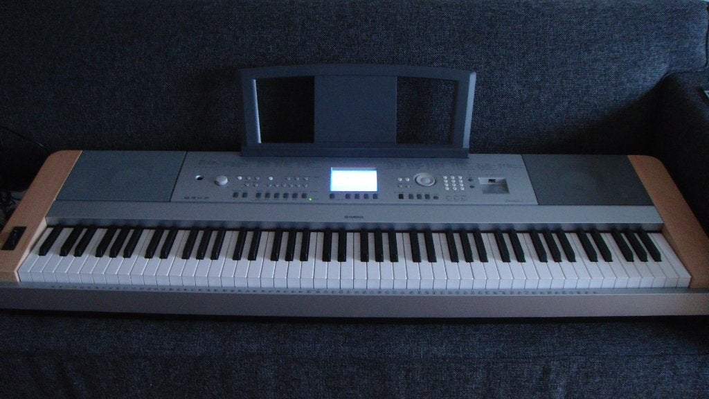 Yamaha DGX-640 Portable Grand + pedaal + houten statief, Ophalen, Overige kleuren, Digitaal, Zo goed als nieuw