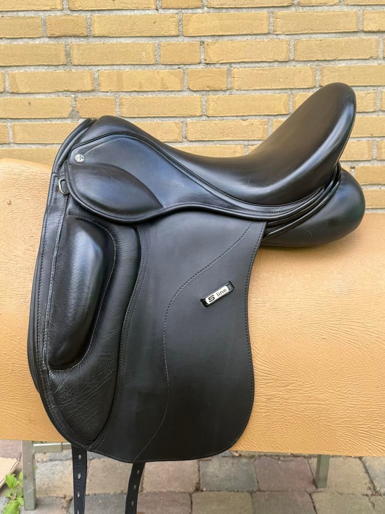 Anatomica s line met lak (Gratis passervice bij aanschaf), Dieren en Toebehoren, Paarden en Pony's | Zadels, Gebruikt, Zeeasterweg