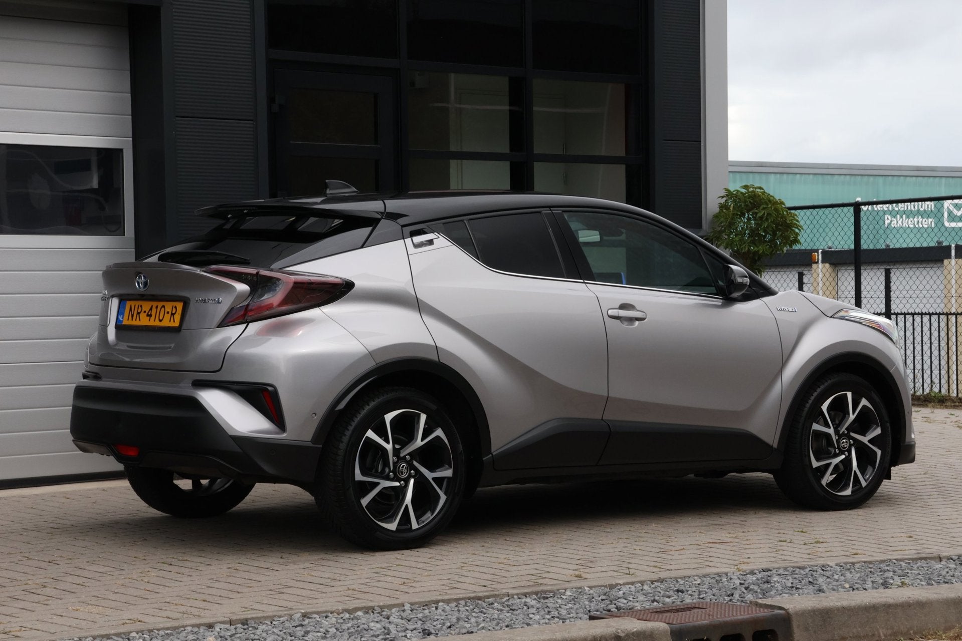 Toyota C-HR 1.8 Hybrid Bi-Tone Plus | UBL | CAMERA | LED, Auto's, Euro 6, 4 cilinders, 26 km/l, Hybride Elektrisch/Benzine