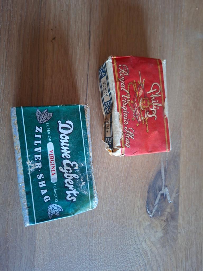 Vintage tabaksverpakkingen: Douwe Egberts en Philips, Ophalen, Gebruikt, Aansteker