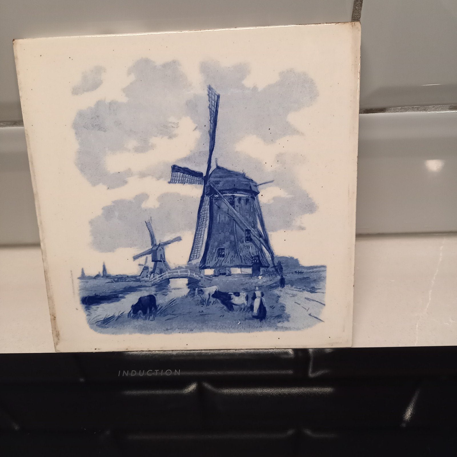 Delfts Blauwe wandtegel Molen polderlandschap Westraven, Antiek en Kunst, Antiek | Wandborden en Tegels, Ophalen of Verzenden