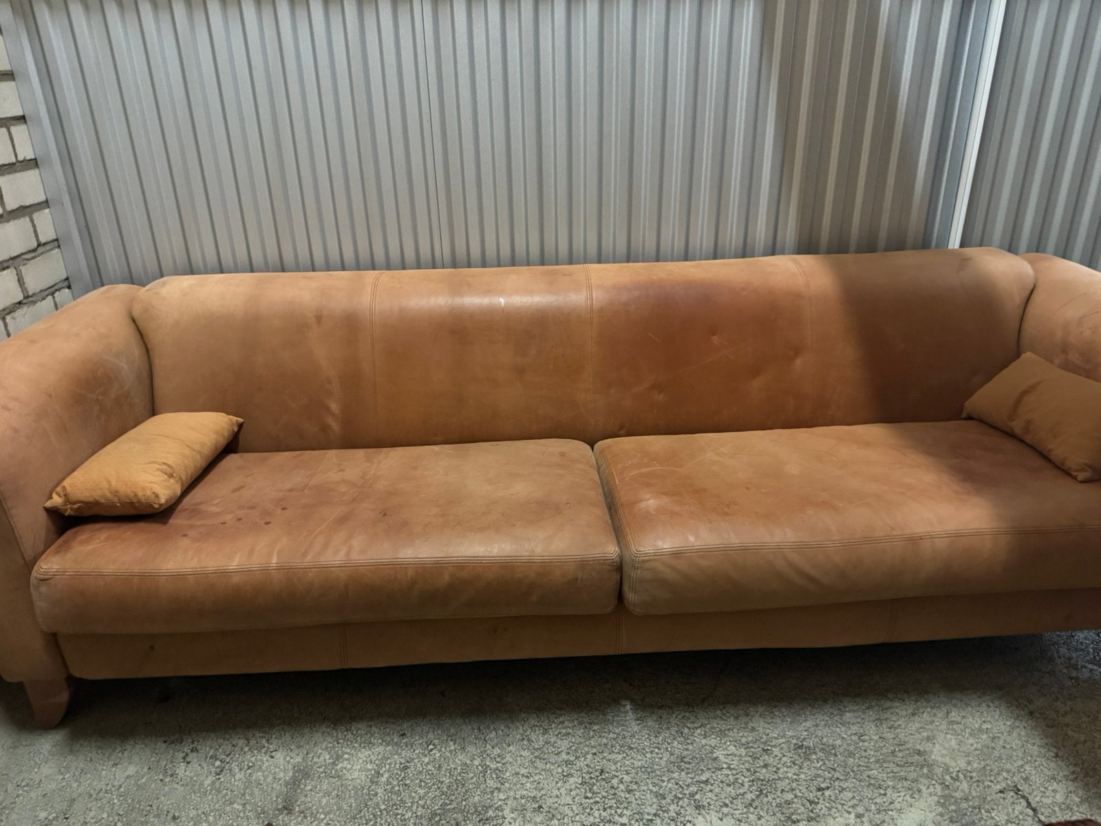 Prachtige SUEDE SOFA van MAROUSCHKA METZ, Ophalen, Overige materialen, 250 tot 300 cm, 75 tot 100 cm