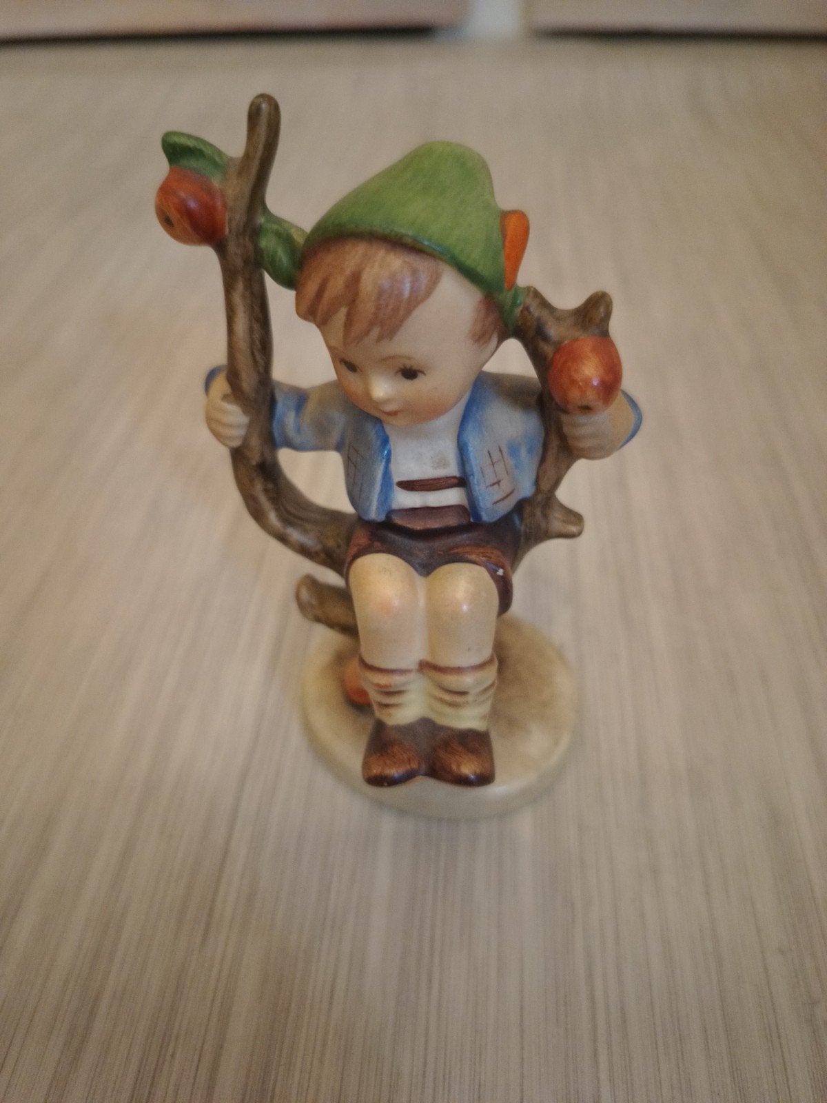 Vintage Hummel beeldje: Boy in Apple tree, Ophalen of Verzenden
