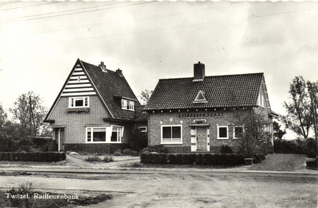 Twijzel, Raiffeisenbank - ongelopen, Verzamelen, Ansichtkaarten | Nederland, Ophalen of Verzenden, 1960 tot 1980, Ongelopen, Friesland