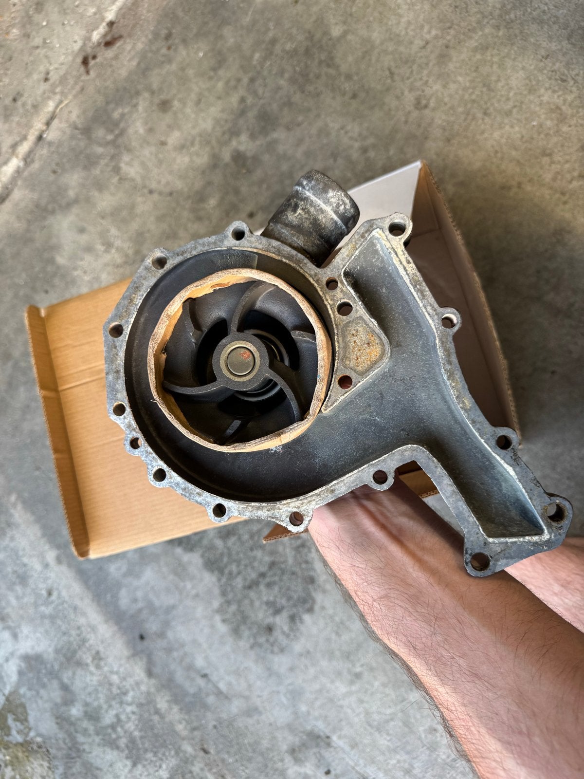 Originele Range Rover Classic waterpomp - STC483P, Auto-onderdelen, Ophalen of Verzenden, Gebruikt, Land Rover