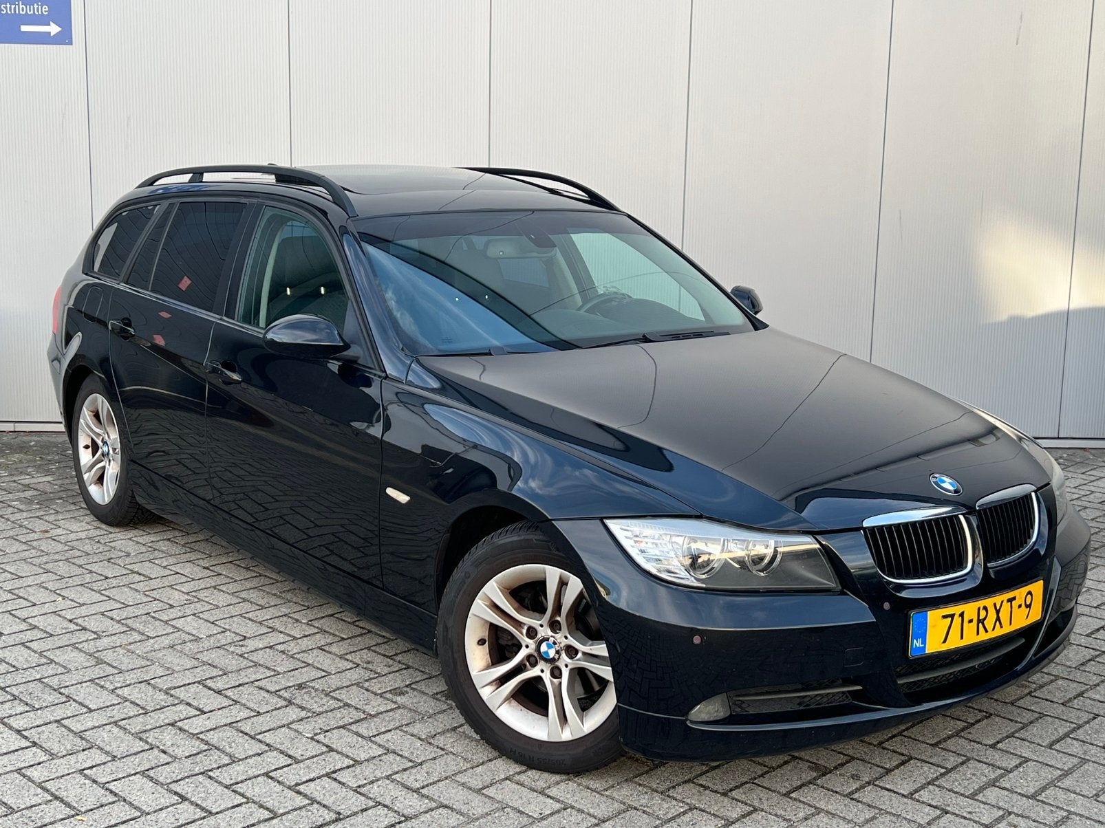 Zwarte Luxe BMW 3-Serie 318i E81 Touring 150PK/PanoramaDak!, Automaat, Achterwielaandrijving, 1995 cc, 4 cilinders