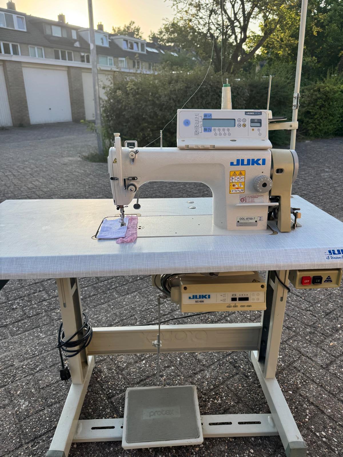 Juki DDL-8700-7 industriële naaimachine vol automaat, Hobby en Vrije tijd, Naaimachines en Toebehoren, Ophalen, Naaimachine, Industrieel