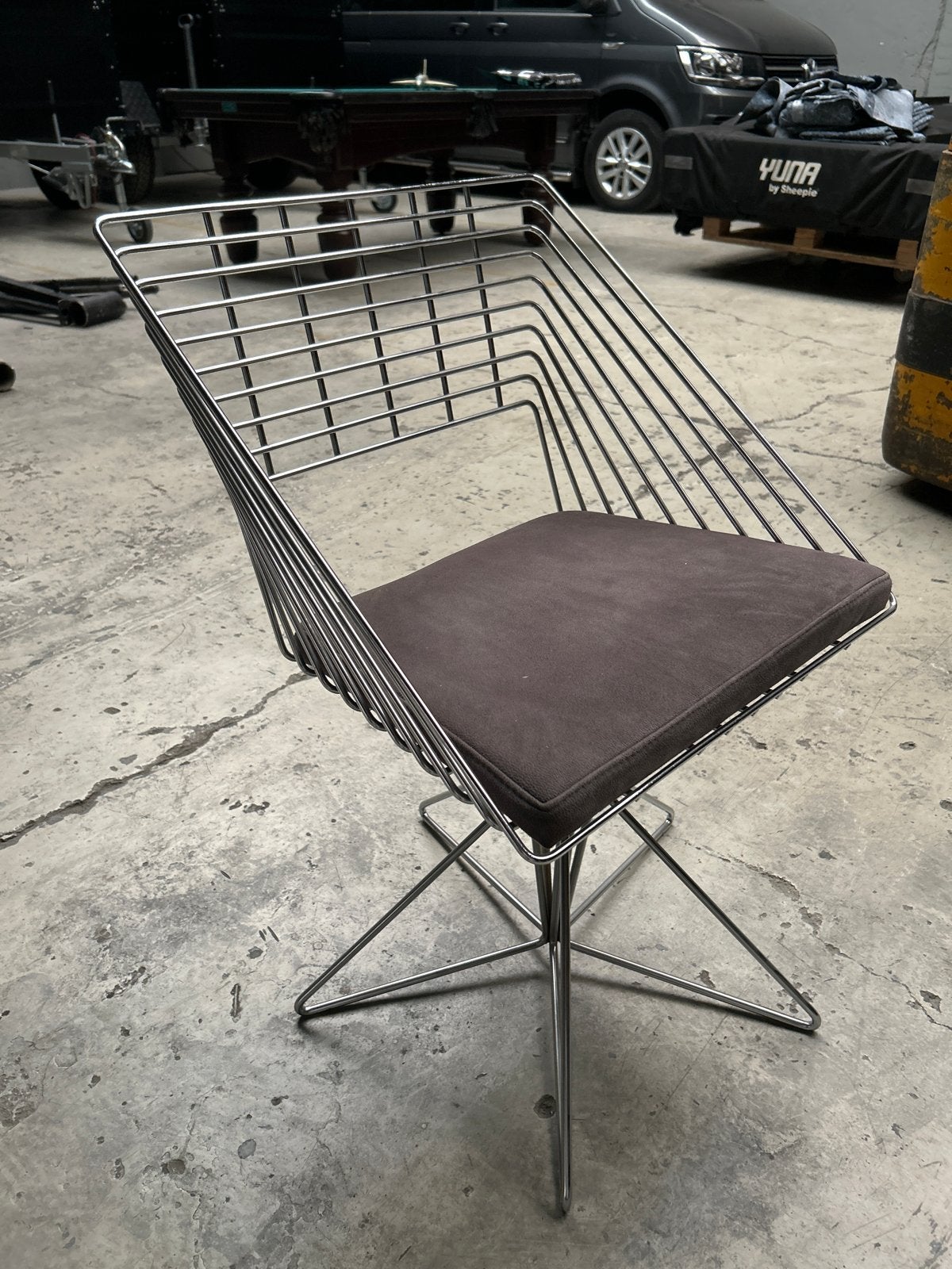 Pantone Cube Wire Chair Draaibaar, Huis en Inrichting, Stoelen, Ophalen, Gebruikt, Overige kleuren, Metaal